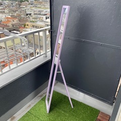 紫色のスタンドミラーの画像