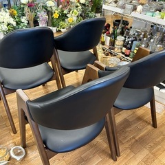 モデルルーム展示品デザイナーズチェア4脚の画像