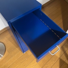 IKEA HELMER（ヘルメル）引き出しユニット（ブルー）／キャスター付きの画像