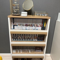 　棚　ニトリ　ディスプレイできるコミックラックの画像