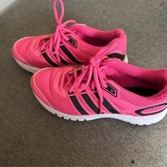 adidas スニーカー　23､5
の画像