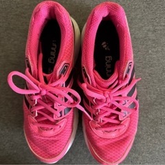 adidas スニーカー　23､5
の画像