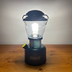 Coleman コールマン キャンプセット プラ食器 ガスランタン 電池式ランタンの画像