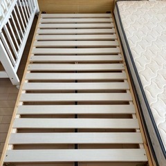 【マットレス付きシングルベッド】2つセット　コンセント付き　高さ3段階調整可の画像
