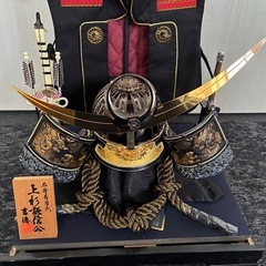 上杉謙信　兜　ガラスケース付き　正絹造り　正絹絨の画像