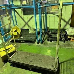 ソファ、アルミ台車、ソファ、冷蔵庫などの画像