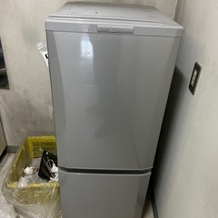 ソファ、アルミ台車、ソファ、冷蔵庫などの画像