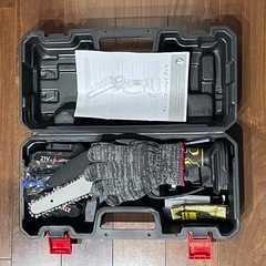 チェーンソー 充電式 電動ノコギリ 4000mAhバッテリ一×2・ゴーグル・手袋の画像