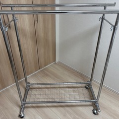 ハンガーラックの画像