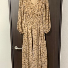 秋カラー　秋コーデ　ワンピース　ショルダーバッグ　スカートの画像