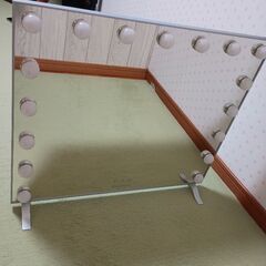 女優ミラーLEDライト　壁掛け　卓上の画像