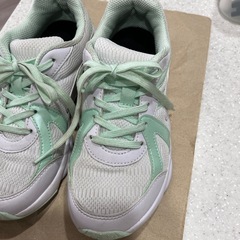 JENNIスニーカー  22センチの画像