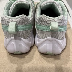 JENNIスニーカー  22センチの画像