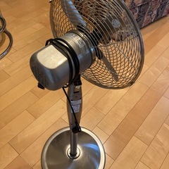 メタル扇風機の画像
