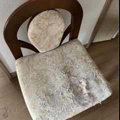 差し上げます！ドレッサーの椅子の画像