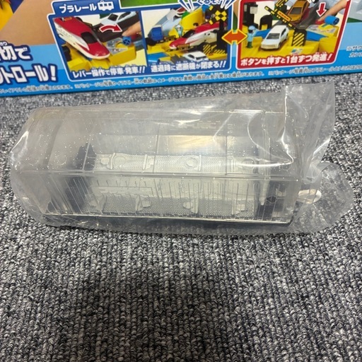 【新品未使用】プラレール　トミカと遊ぼう！ぐるっとカンカン踏切　タカラトミー