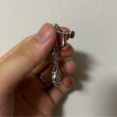 シルバー クリスタルイヤリングの画像