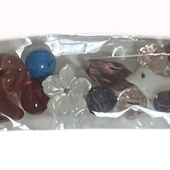 レジンやネイル、アクセサリー制作に使えるパーツセットの画像