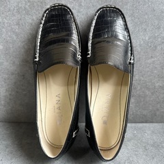 ⭐️美品⭐️DIANA ダイアナ 黒レザー クロコダイル風 ローファー 24㎝の画像