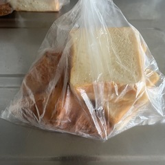 買いすぎの為、まとめて　カレー ２個 ＆ 
クロワッサン パンなと等の画像