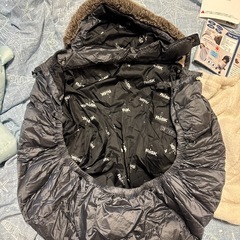 赤ちゃんの寒いときの防寒ケープ　ベビーカーや抱っこ紐などにの画像