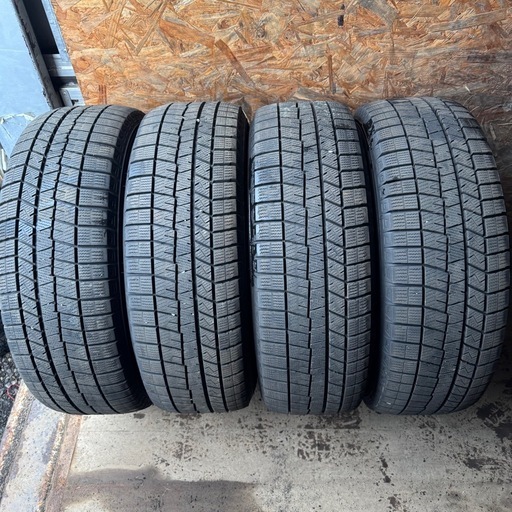 バリ山　DUNLOP ダンロップ　WM03 215/65R16 スタッドレス　タイヤ　2022年製　16インチ