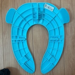 子供用持ち運びできる補助便座の画像