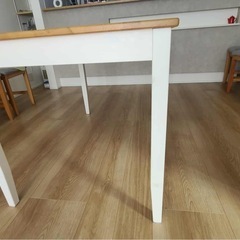 IKEAダイニングテーブルの画像