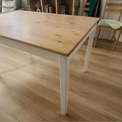 IKEAダイニングテーブルの画像