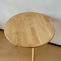 木製　丸　テーブルの画像