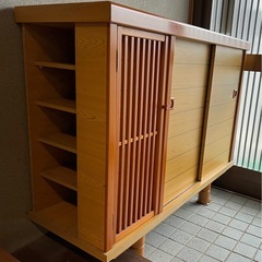 サイドにも棚付き！上品なデザインの和風下駄箱 の画像