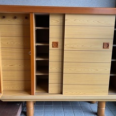 サイドにも棚付き！上品なデザインの和風下駄箱 の画像