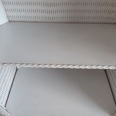 【中古】☆棚☆ホワイト☆藤製風☆かわいい収納☆ホワイトシェルフの画像
