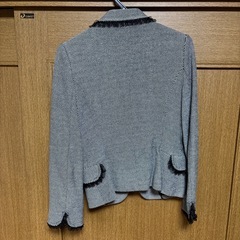 レディースジャケットフリル付の画像