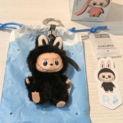 labubu ラブブ イニシャル　R 黒　新品未使用の画像