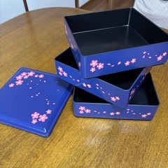 花柄の3段重箱の画像