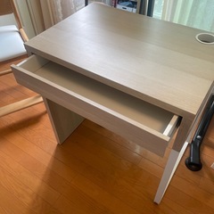 【直接引渡】IKEA MICKE こども用机の画像