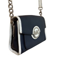 MICHAELKORS ロゴ入　フラップ　ショルダーバッグ　チェーンの画像