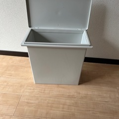 ゴミ箱の画像