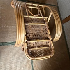 藤製の座椅子の画像