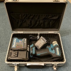 マキタ バッテリー　
充電器　10.8　インパクトドライバ 青 TD111Dの画像