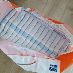 大人用おむつ４回吸収、開封していますの画像