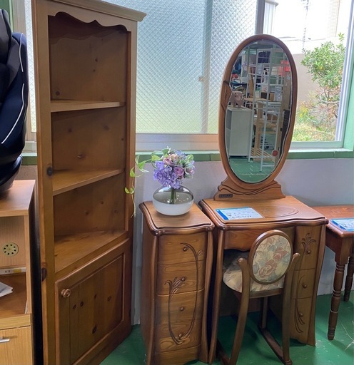 ドレッサー,飾り棚