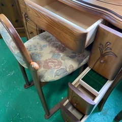 ドレッサー,飾り棚の画像