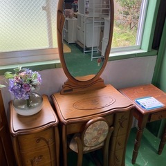 ドレッサー,飾り棚の画像