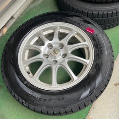 PIRELLI製スタッドレスタイヤ 205/65R16の画像