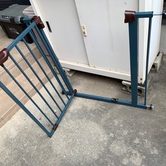 つっぱりゲート　間仕切りゲート　柵　スチール製の画像