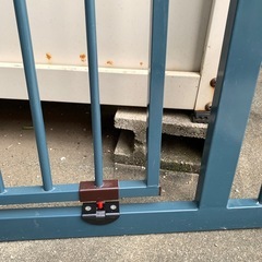 つっぱりゲート　間仕切りゲート　柵　スチール製の画像