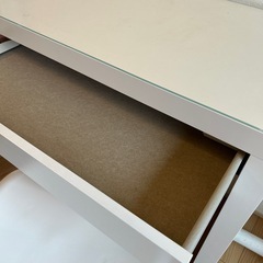 IKEA ドレッサー用机
の画像