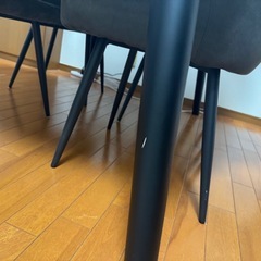 ダイニングテーブルの画像